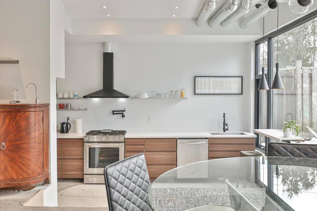 New Modern 1400 Sq Ft Coach House Near Everything Toronto Exterior foto